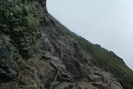 Main courante sur le passage délicat du pic de Sauvegarde