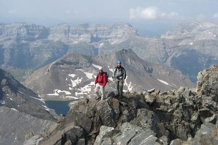 Pic de la Munia : la crête près du sommet, vallée de Pineta en fond