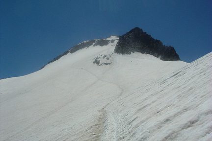 La Punta Oliveras Arenas (3298 m) devant le pico de Aneto