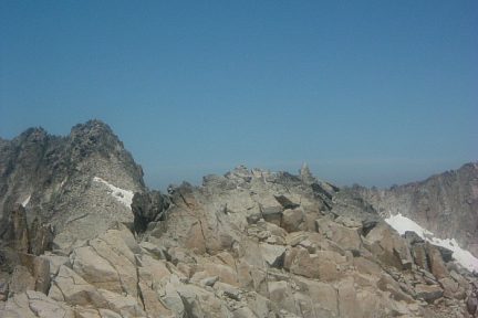 Sommet de la Punta Oliveras Arenas (3298 m) sur la crête Nord-Ouest de l'Aneto