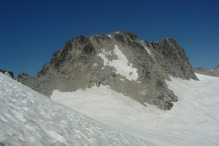 Le pico de Coronas (3293 m) derrière la Tuca de collado de Coronas