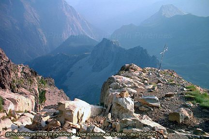 Voie normale de l'Ossau : passage du Portillon et sa croix de fer