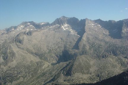 Depuis le pico de Ballibierna, vue sur le pico de Aneto et ses voisins