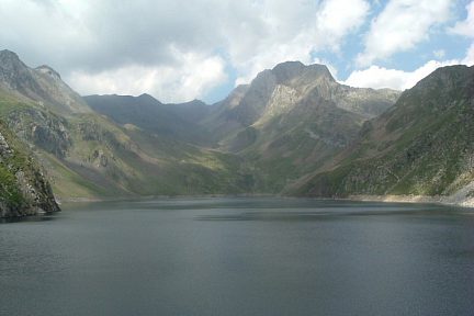 Estany de Llauset : vue sur le pico de Ballibierna et la Tuca de las Culebras