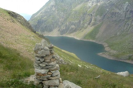 L'Estany de Llauset vu de la sortie du vallon de Botornas