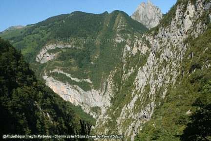 Chemin de la Mâture avec la Pène d'Udapet en arrière-plan