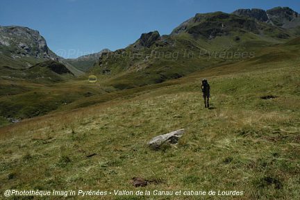 Cabane de Lourdes dans le vallon de la Canau, vers le Vignemale
