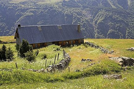 Une des granges sur le plateau de Saugué