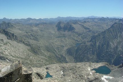 Depuis le sommet du Besiberri Sud, l'Estany Gelat de Comaloforno
