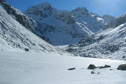 Lac d'Estom sous la neige