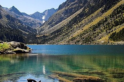Lac de Gaube et son eau transparente
