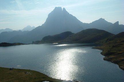 Lac Gentau et pic du Midi d'Ossau
