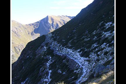 Lac de Bassias, chemin gelé fin octobre