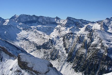 Pic de Cuneille, vue sur la muraille de Barroude