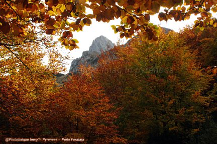 Peña Foratata en couleurs d'automne