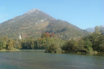 Lac de Castet et montagne du Rey