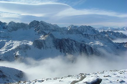 Depuis le pic de Bizourtère (2311 m), regard vers le Sud-Ouest