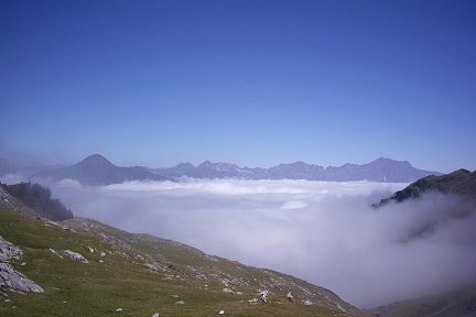 Mer de nuages avec l'Arbizon, au lac de Consaterre