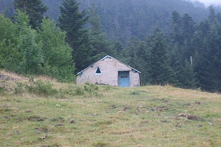 Le petit refuge du lac de Consaterre