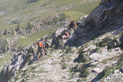 Les sentes en contrebas, au lac de Consaterre