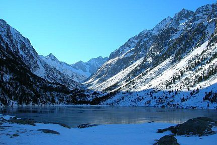 Lac de Gaube au lever du jour