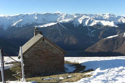 Cabane de Saunères (1660 m), en montant au pic de Bacanère