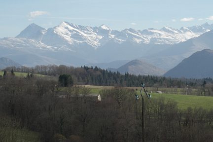Depuis Saint-Vincent, vue sur le Midi de Bigorre et le Montaigu