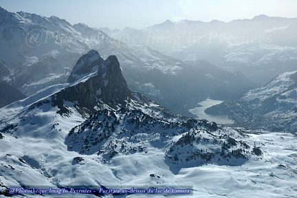 Depuis Peyrelue, vue sur la Foratata et le lac de Lanuza
