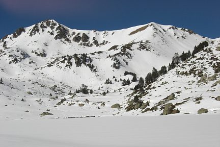 Pic de Gourguet depuis le lac de Gourguet en hiver
