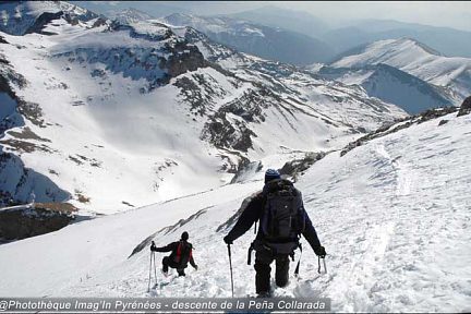 Descente à skis du sommet de la Peña Collarada