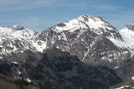 Le pic de Gabedaille et le Castillo de Acher, vus du Somport