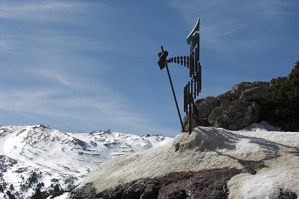Pèlerin de Saint-Jacques-de-Compostelle au col du Somport