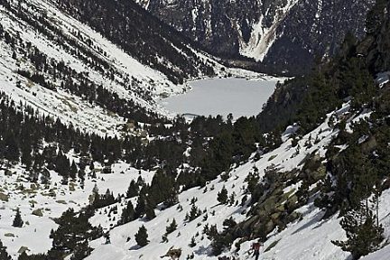 On domine le lac de Gaube