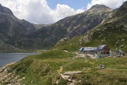 Refuge et lac d'en Beys