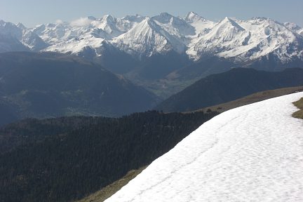 Vue sur la vallée d'Aure depuis le Plo del Naou