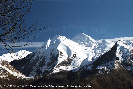 Le Soum de Léviste derrière le Yéous