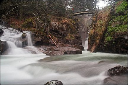 Pont d'Espagne depuis le cours d'eau