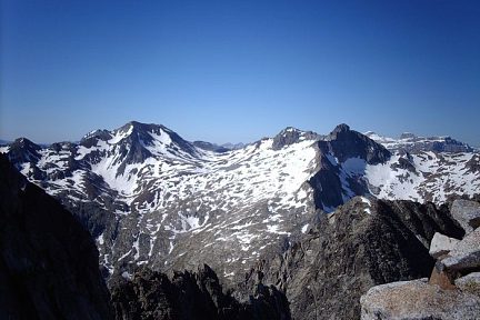 Panorama depuis le pic de Néouvielle : Estaragne, Campbieil, Mont Perdu