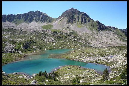 Lac blanc dans le massif du Néouvielle