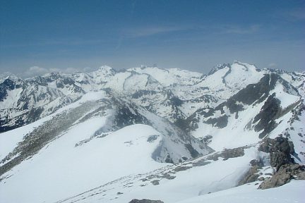Panorama depuis le pic Prada (2712 m) sur Portarras, Bastan, Néouvielle, pic Long et Campbieil