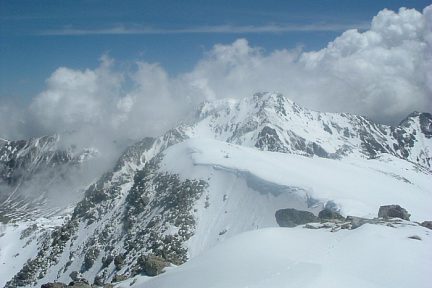 Depuis le pic Prada (2712 m), vue sur l'Arbizon