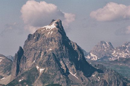 Le pic du Midi d'Ossau depuis l'Arré-Sourins