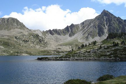 Le pic de Bastan vu depuis le lac de Port Bieilh