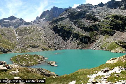 Le lac des Isclots, au-dessus du lac de Caillauas, face aux Gourgs Blancs