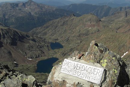 Depuis le pic Verdaguer (3131 m), la Vall Ferrera et les Estanys d'Estats et de Sotllo