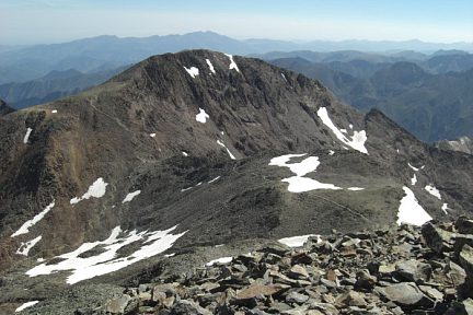 Depuis le pic Verdaguer (3131 m), vue sur le pic du Montcalm