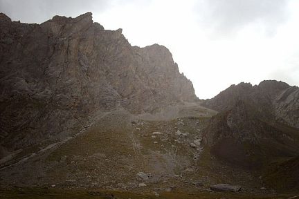 Petit Gabizos, vue sur le col le Pourtet avant la cabane de Larue