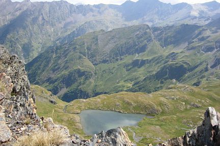 Le lac d'Hechempy vu du port de Bataillence