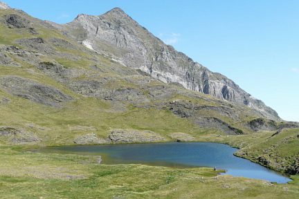 Le lac d'Hechempy avec le pic de Pène Abeillère