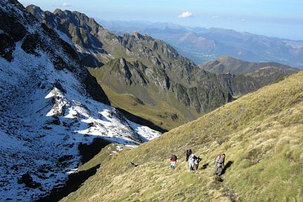 Soum de Lascours, montée au col avant l'arête sommitale